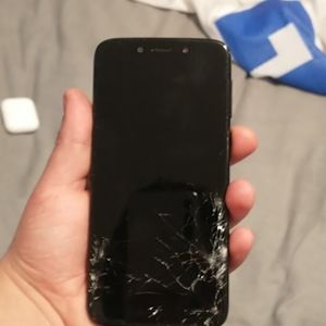 MOTO g7 play. Cracked